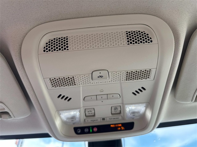 Vehicle image 20 of 35