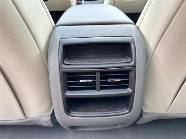 Vehicle image 14 of 35