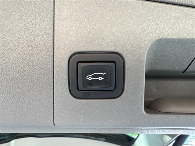 Vehicle image 10 of 35