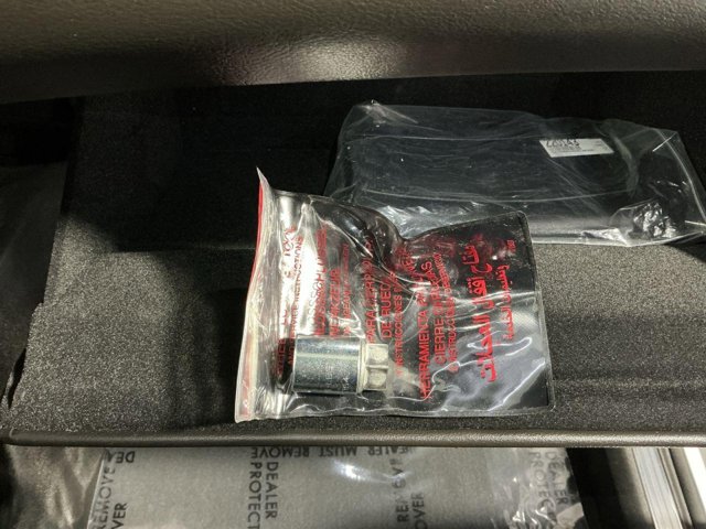 Vehicle image 28 of 33