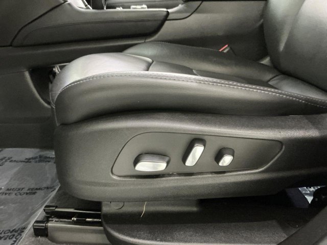 Vehicle image 19 of 33