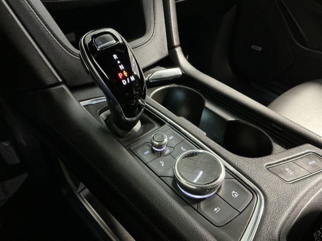 Vehicle image 27 of 33