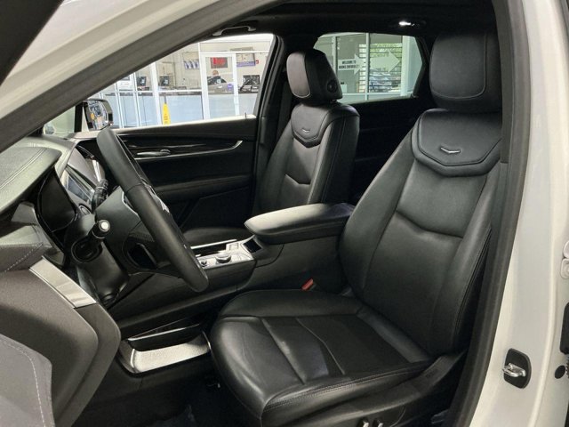 Vehicle image 18 of 33