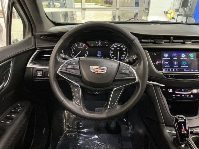 Vehicle image 21 of 33