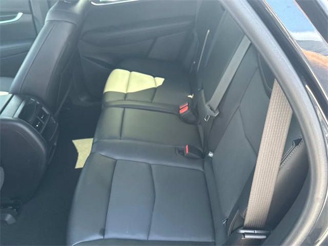 Vehicle image 11 of 21