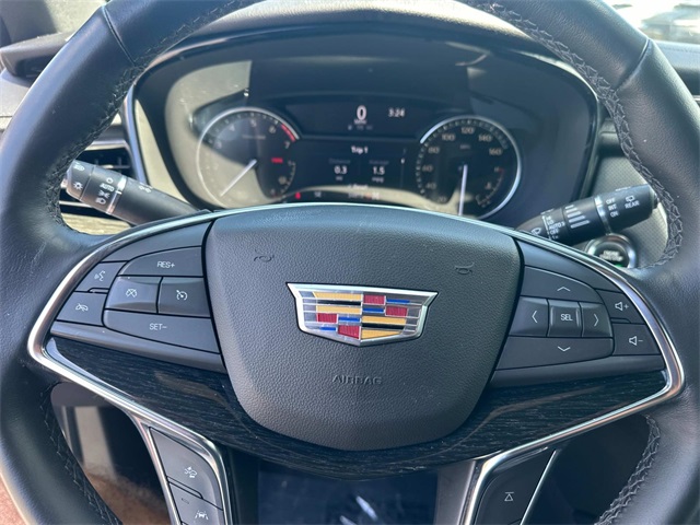 Vehicle image 14 of 21