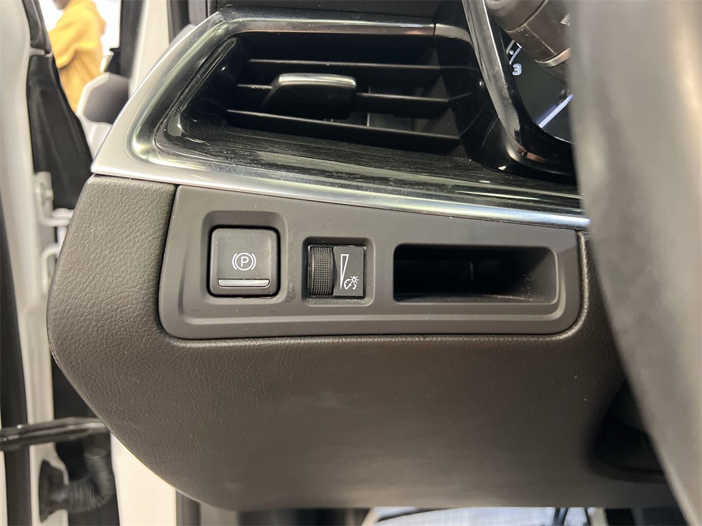 Vehicle image 16 of 32