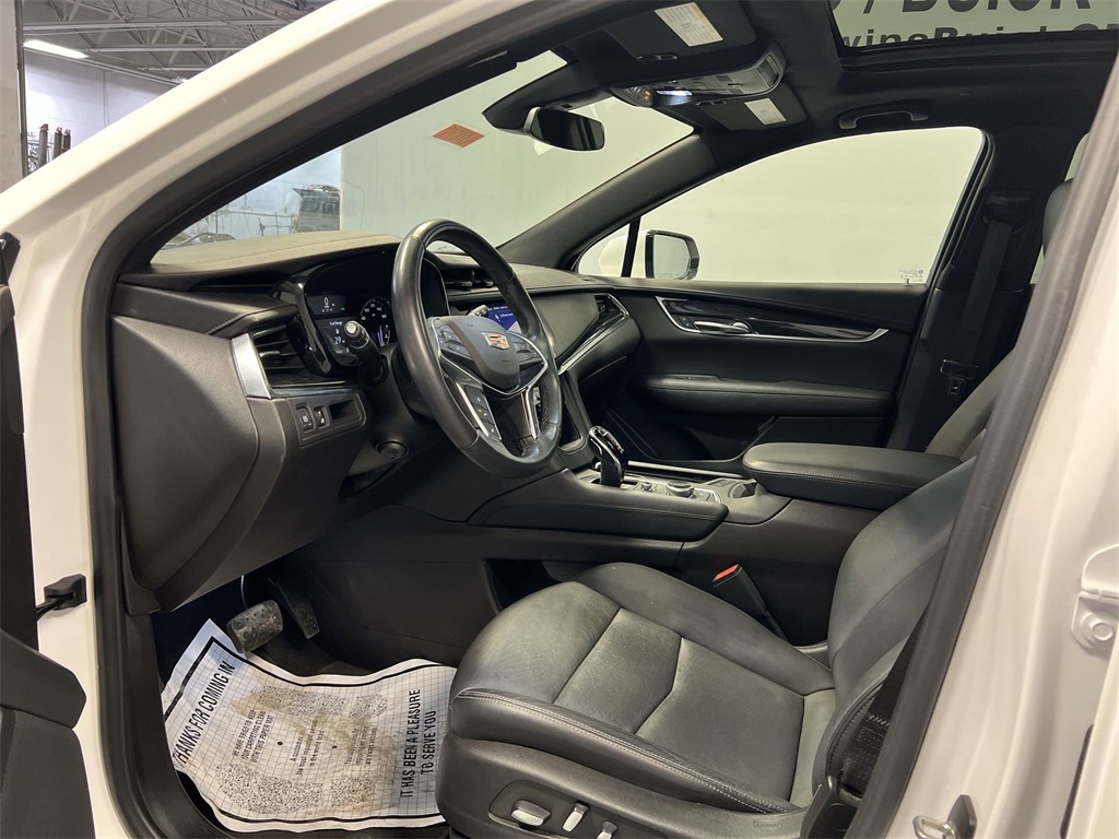 Vehicle image 10 of 32