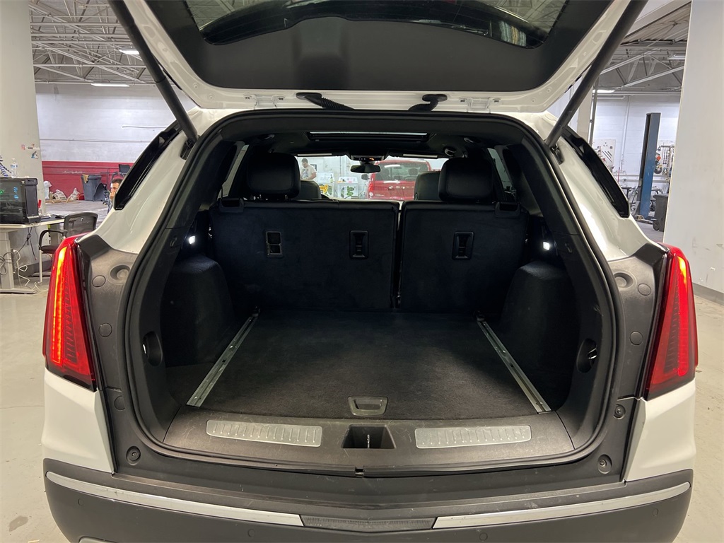 Vehicle image 24 of 32