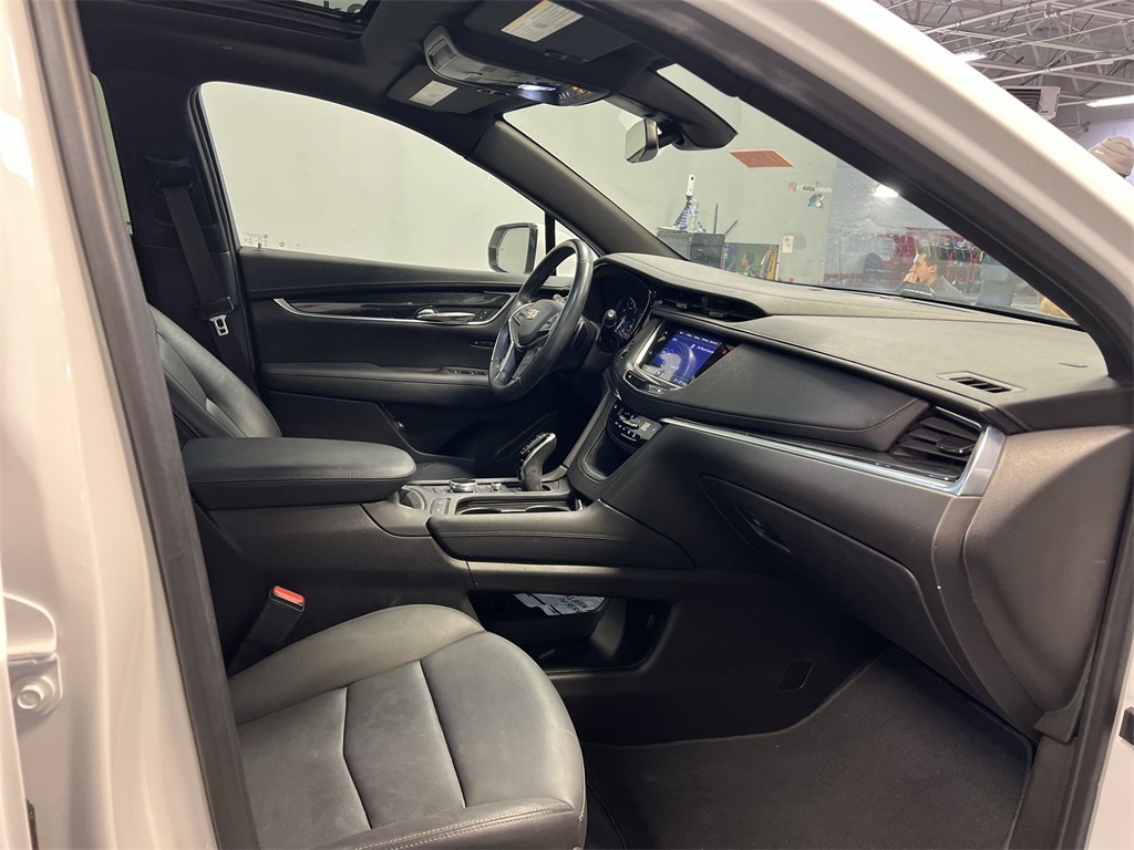 Vehicle image 26 of 32