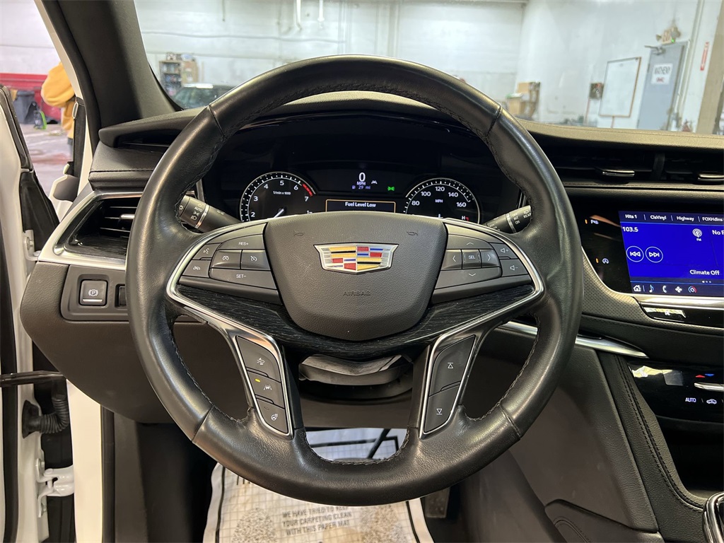 Vehicle image 11 of 32