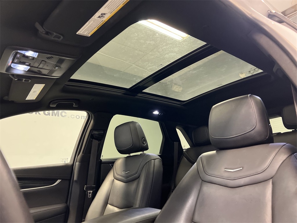 Vehicle image 17 of 32