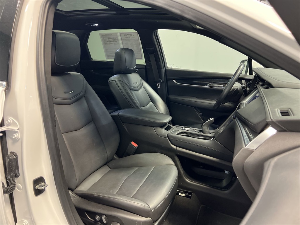 Vehicle image 25 of 32