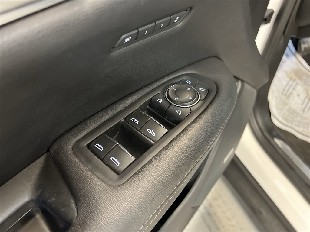 Vehicle image 21 of 32
