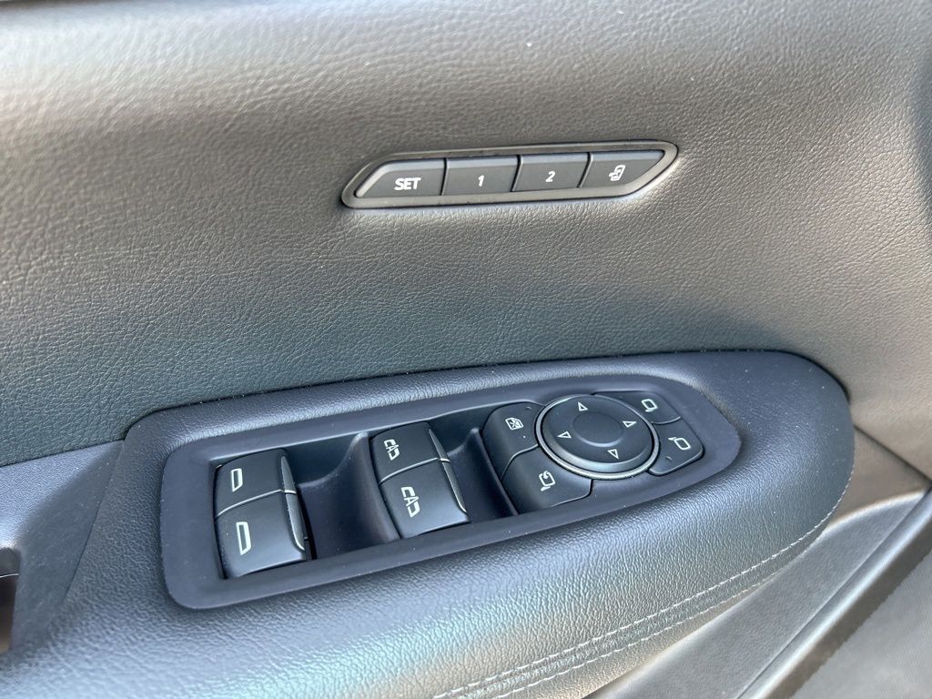 Vehicle image 13 of 53