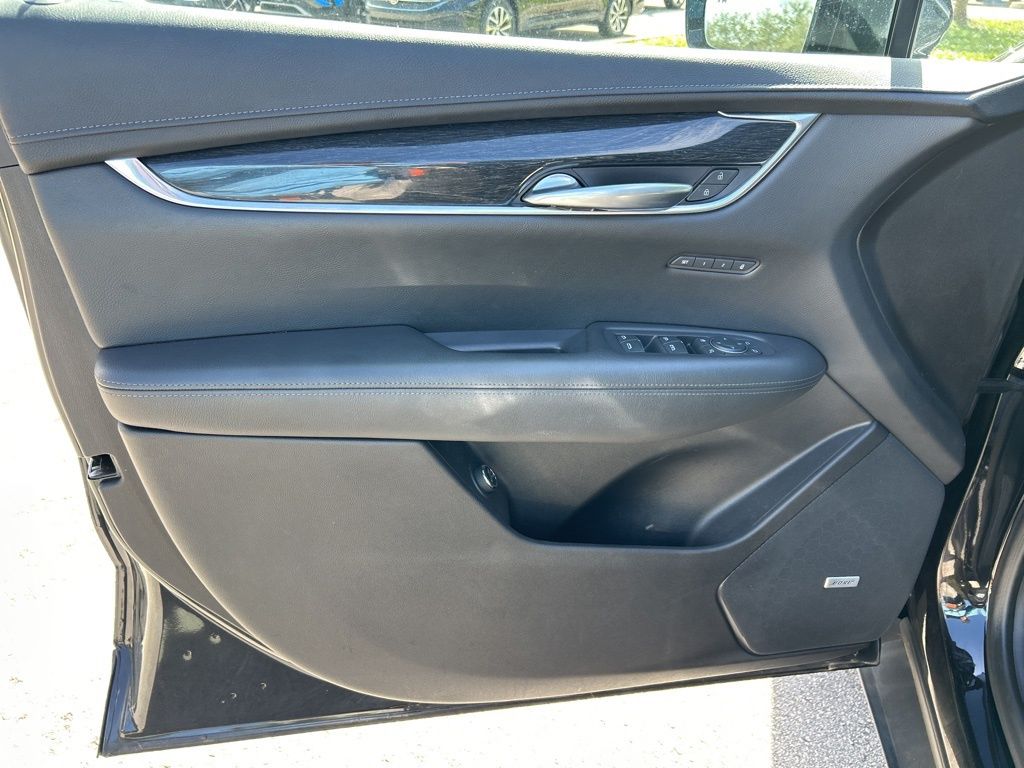 Vehicle image 11 of 53
