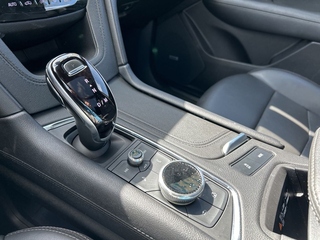 Vehicle image 33 of 53