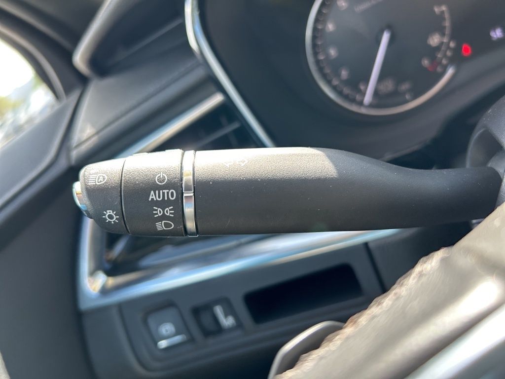 Vehicle image 25 of 53
