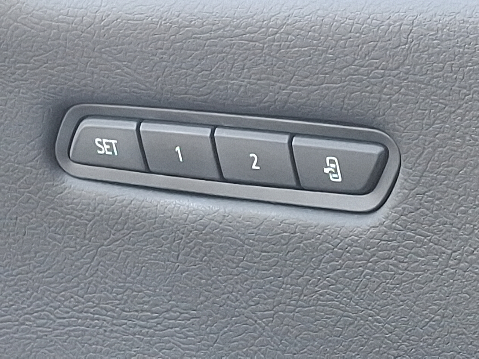 Vehicle image 26 of 30