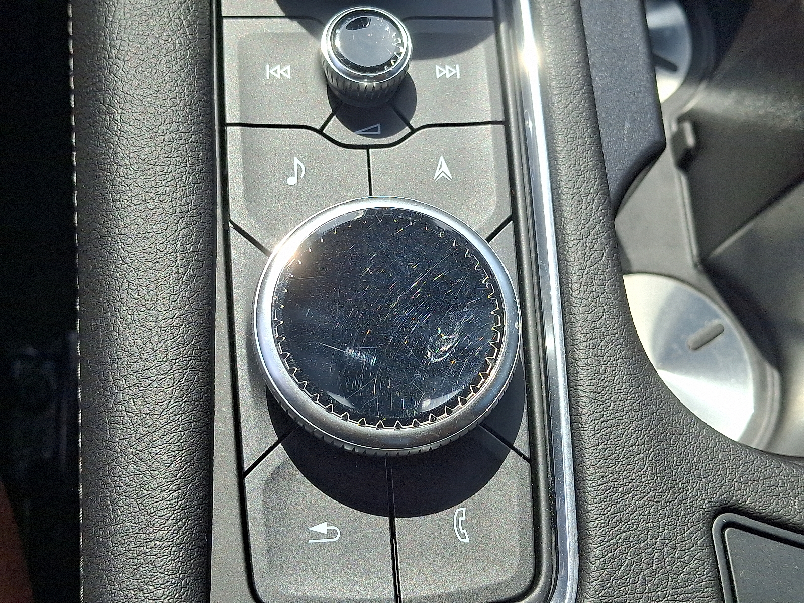 Vehicle image 23 of 30