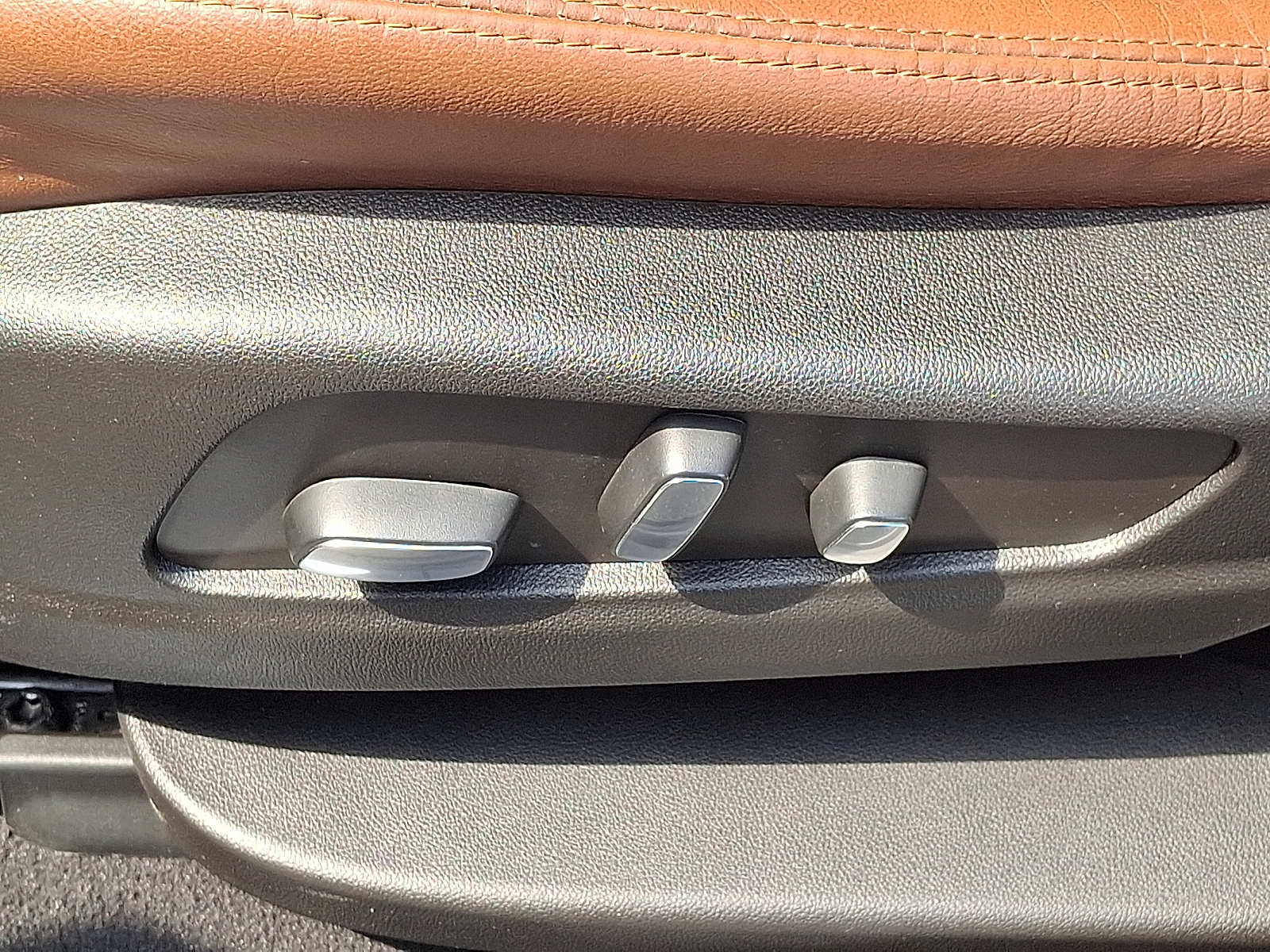 Vehicle image 17 of 30