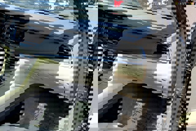Vehicle image 16 of 32