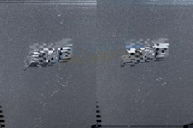 Vehicle image 10 of 32