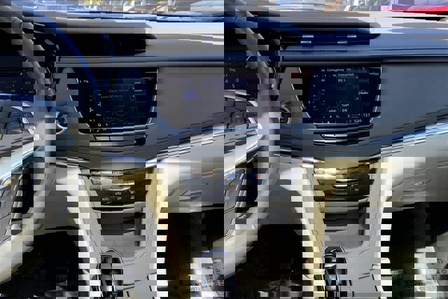 Vehicle image 8 of 32