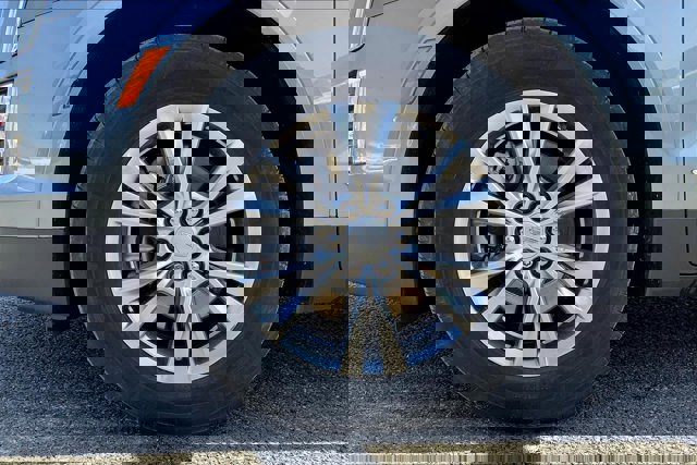 Vehicle image 11 of 32