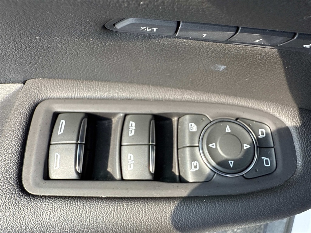 Vehicle image 17 of 38