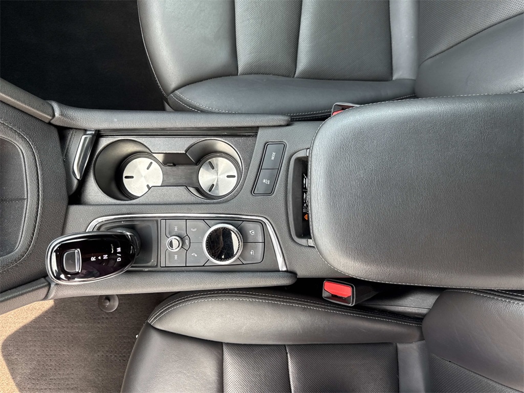 Vehicle image 23 of 38