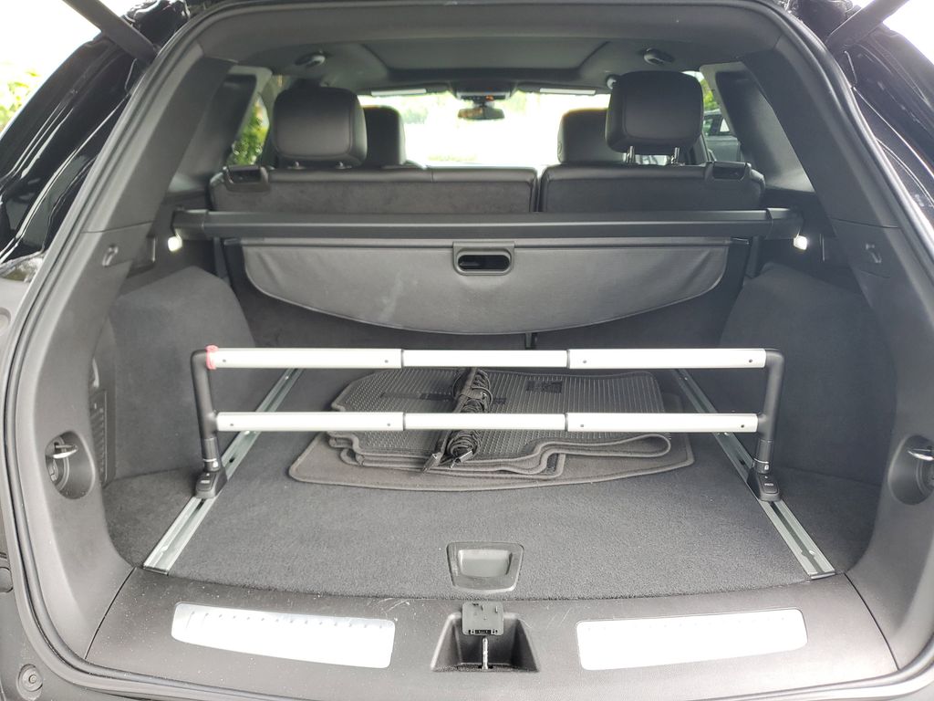 Vehicle image 25 of 32