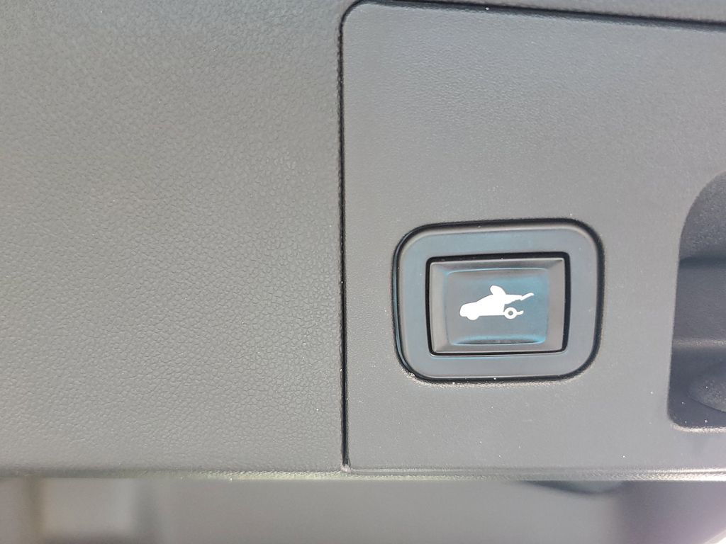 Vehicle image 26 of 32