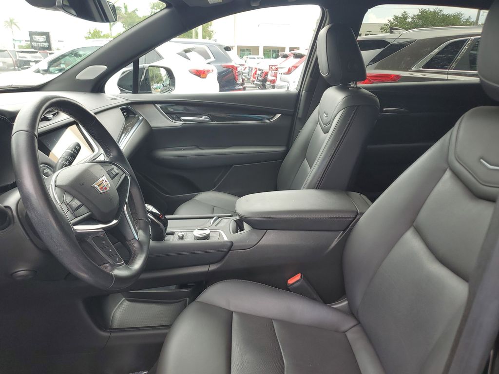 Vehicle image 21 of 32