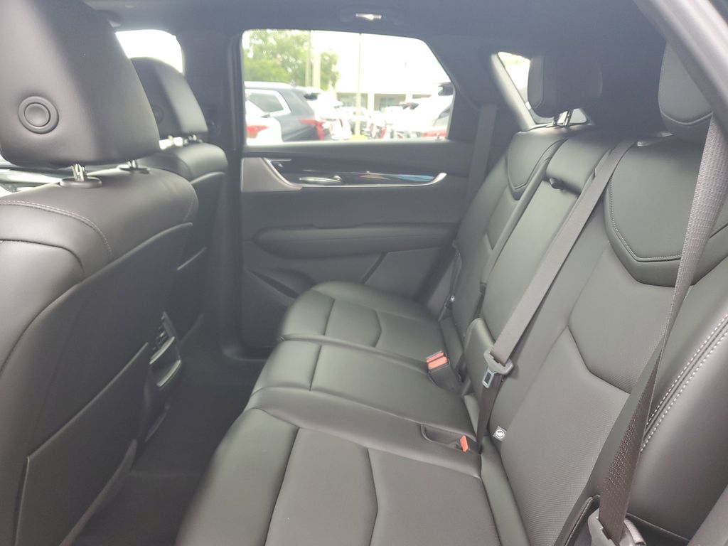 Vehicle image 14 of 32