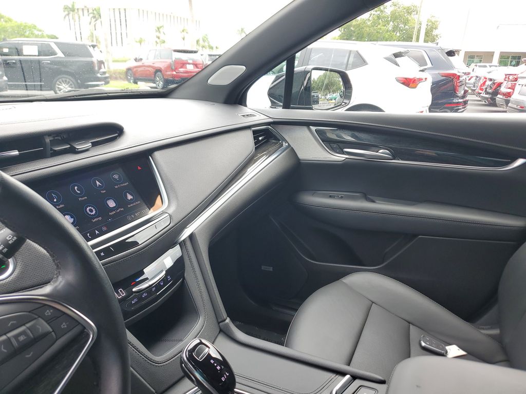 Vehicle image 22 of 32