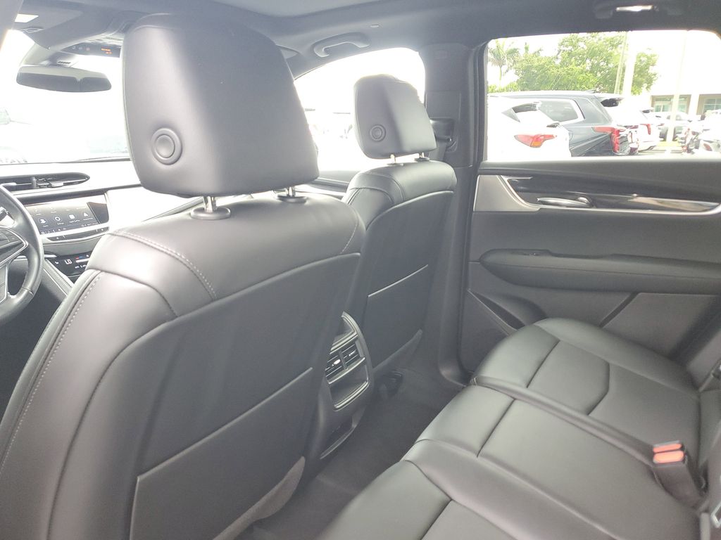 Vehicle image 16 of 32