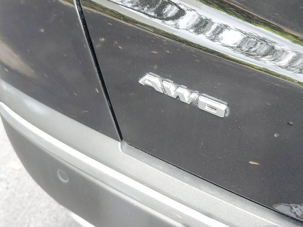 Vehicle image 30 of 32