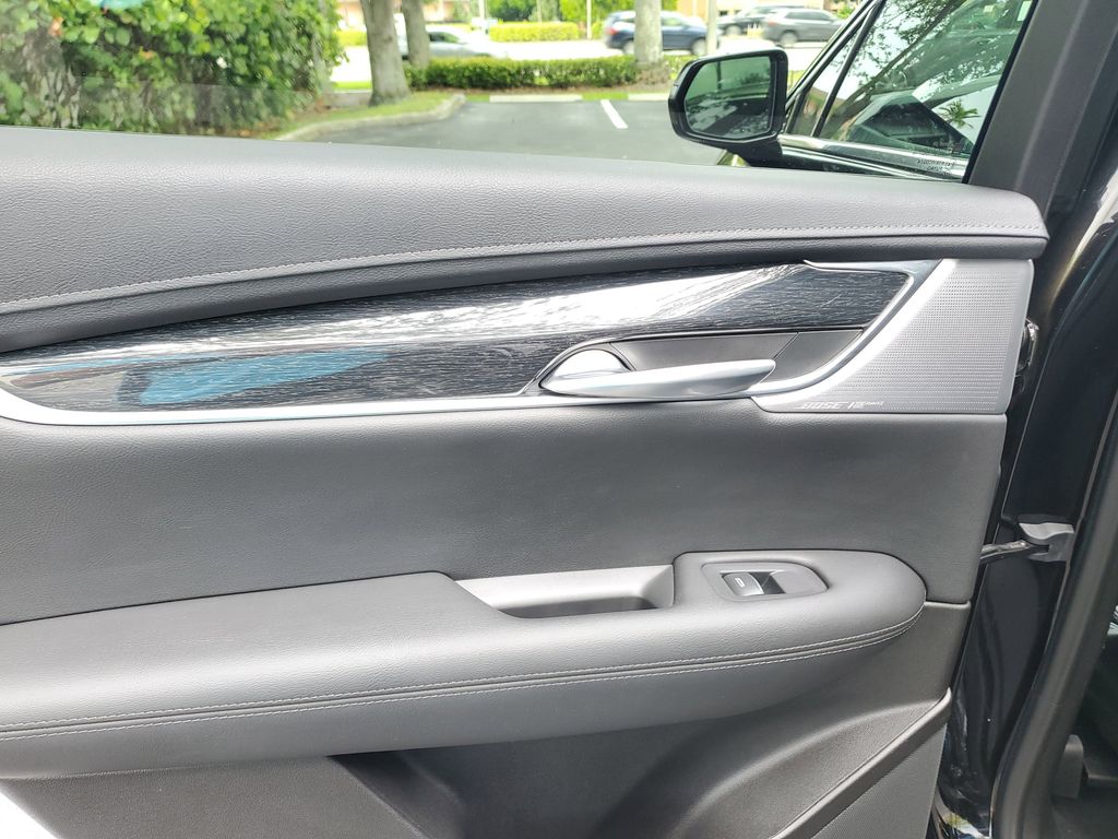 Vehicle image 15 of 32
