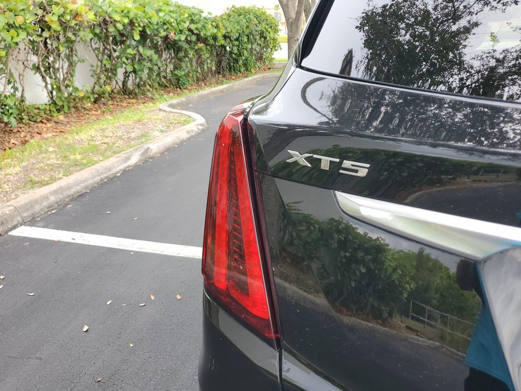 Vehicle image 27 of 32