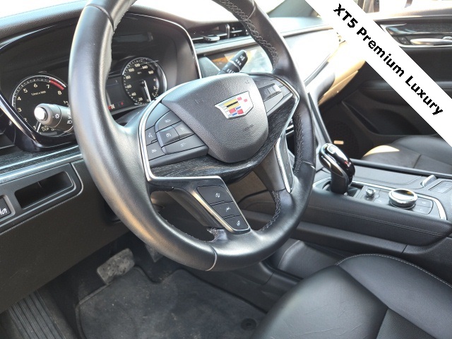 Vehicle image 22 of 37