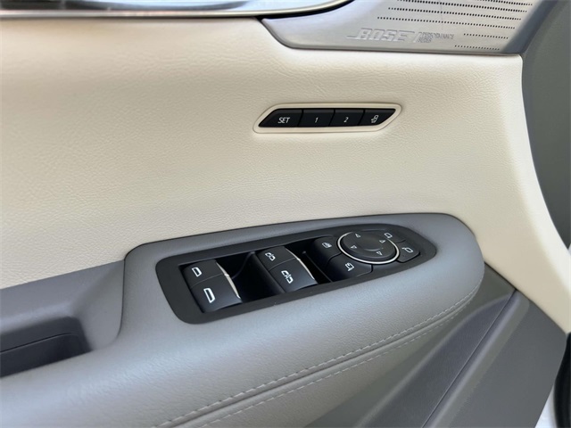 Vehicle image 16 of 29