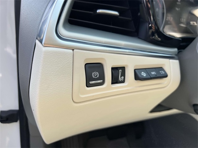 Vehicle image 17 of 29