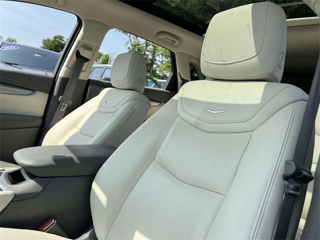 Vehicle image 9 of 29