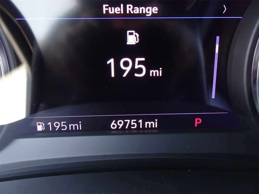 Vehicle image 21 of 23