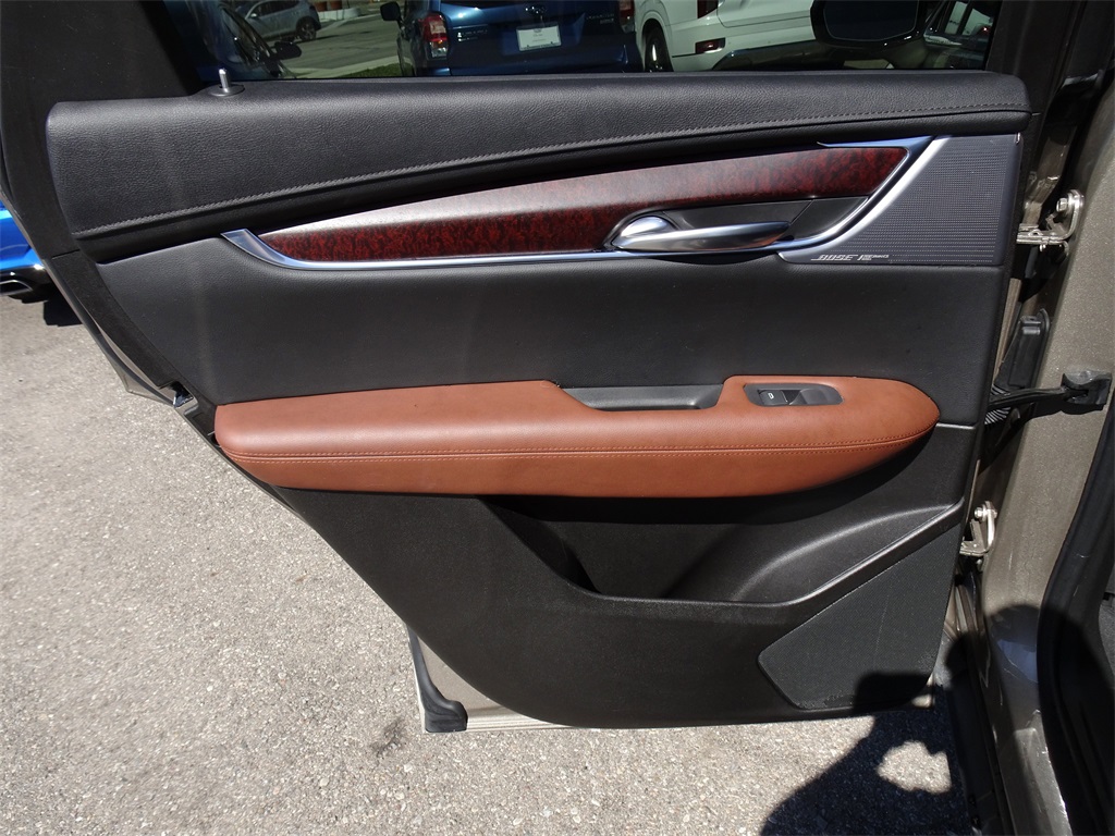 Vehicle image 16 of 23