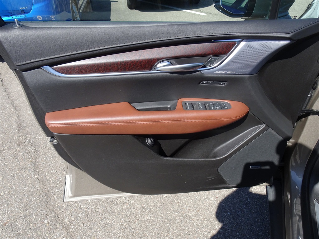Vehicle image 9 of 23