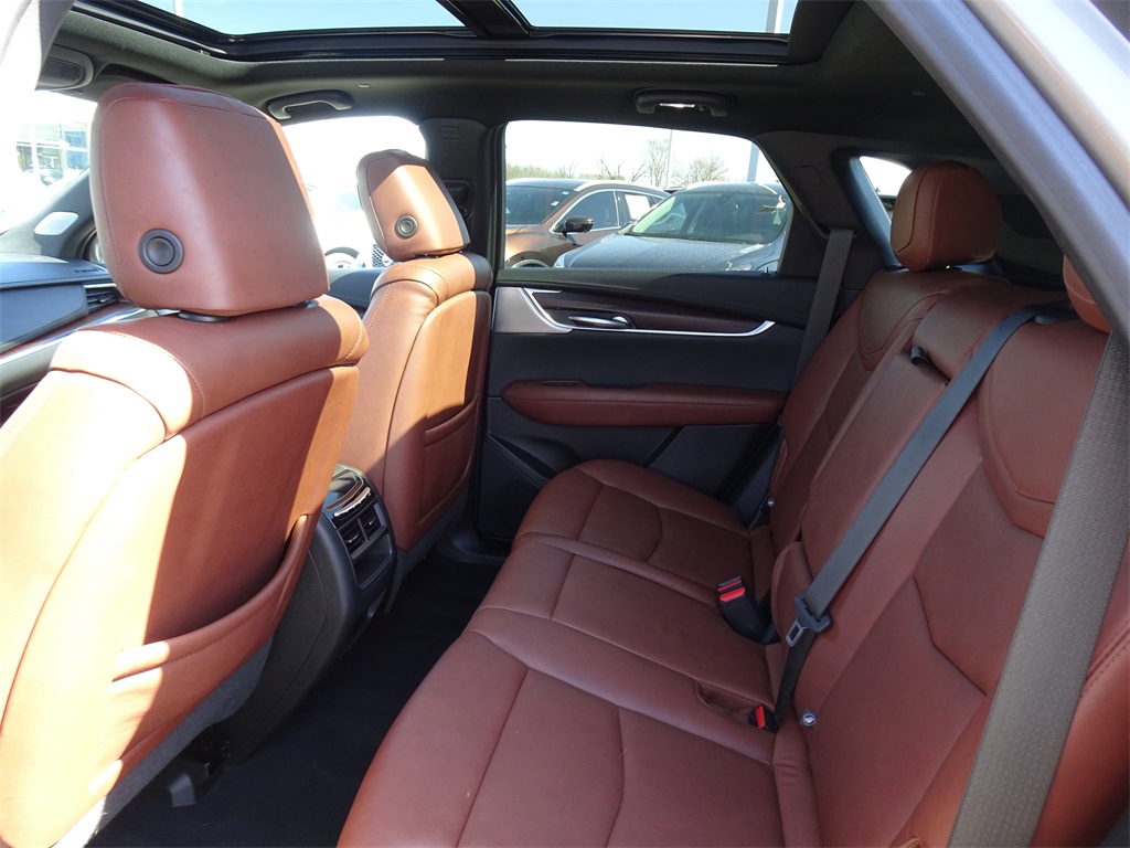 Vehicle image 15 of 23