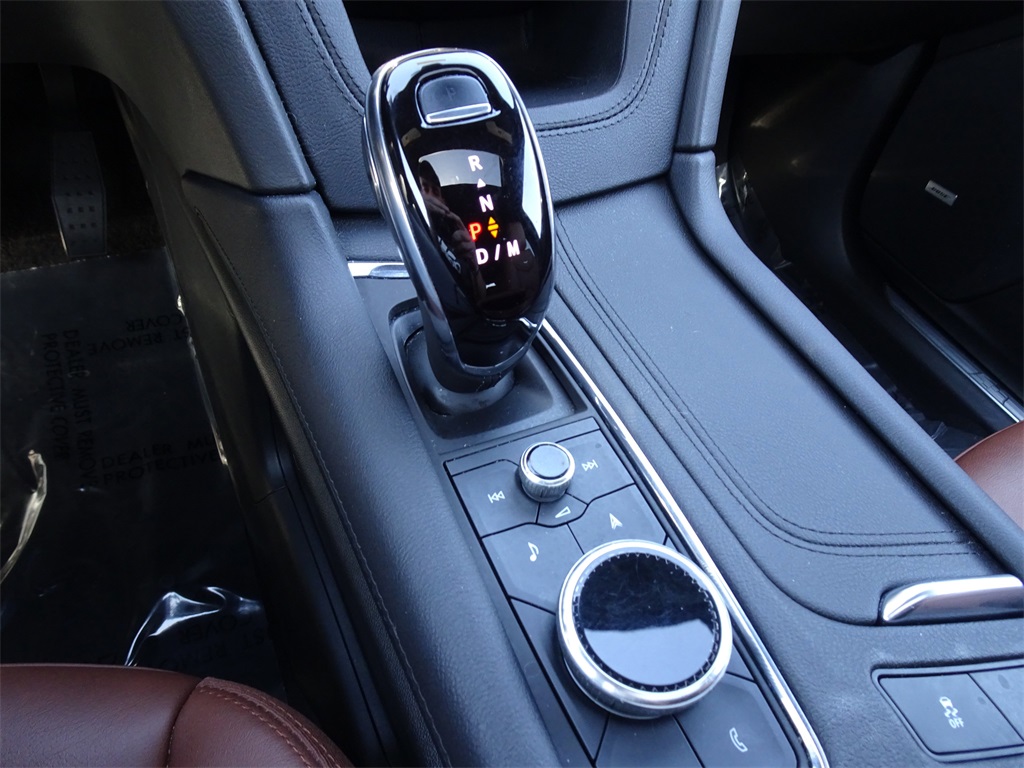 Vehicle image 17 of 23