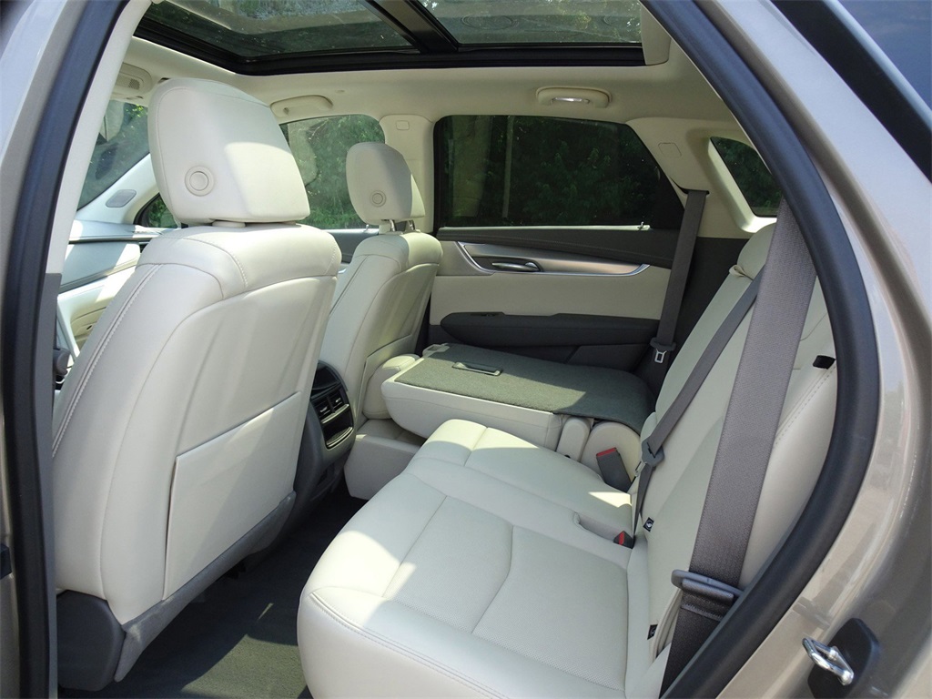 Vehicle image 10 of 22